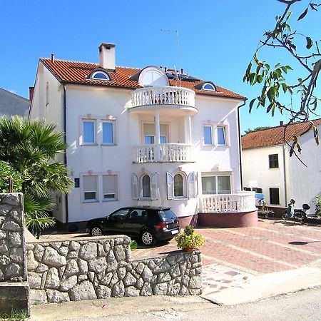 Apartments Kristina Krk Town Buitenkant foto