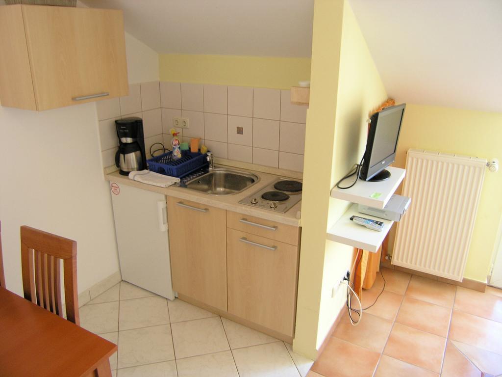 Apartments Kristina Krk Town Buitenkant foto